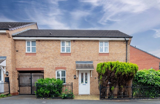 Charming 3-Bedroom Home minutes away from Etihad Stadium and Co-op Live Arena.
