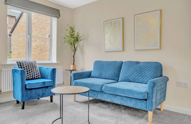 Charming 3-Bedroom House in Delightful Nottingham with WiFi