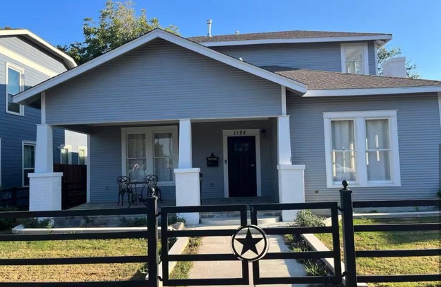 Charming 3-bedroom house in Fort Worth with WiFi, AC