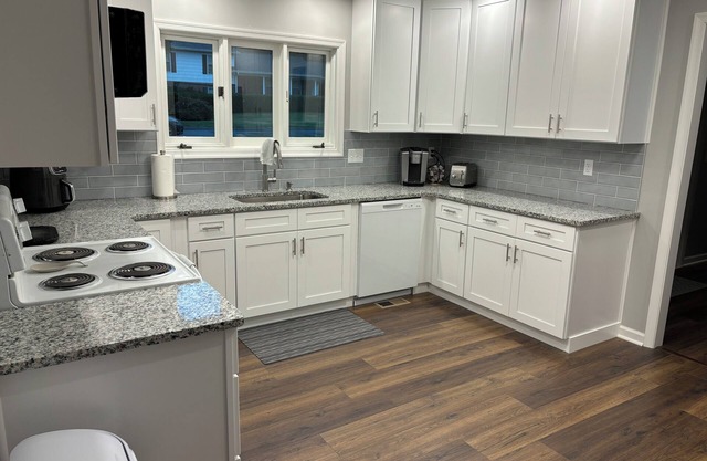 Charming 3-bedroom house with WiFi and AC in Jamestown