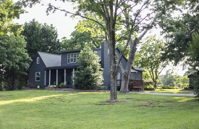 Charming 3-bedroom home with gardens & chickens