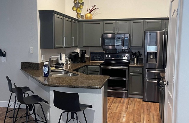 Charming 3-bedroom house in Surprise with AC and WiFi