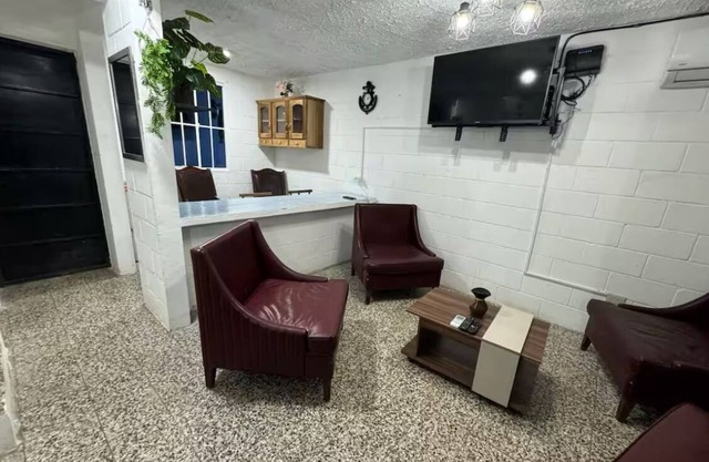Charming 3-bedroom house with AC, WiFi. Near Surf City & La Libertad Beaches!