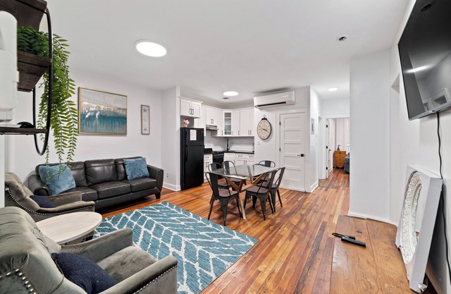 Charming 3-Bedroom House in Delightful Brooklyn with Wi-Fi & AC