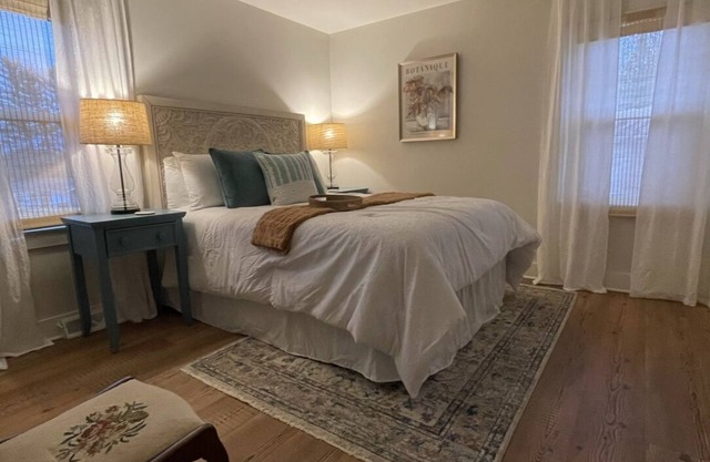 Charming 3-bedroom house with AC, WiFi in beautiful Columbia