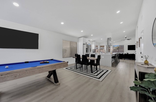 Charming 3-bedroom house in superb Goodyear with central AC, pool + jacuzzi!