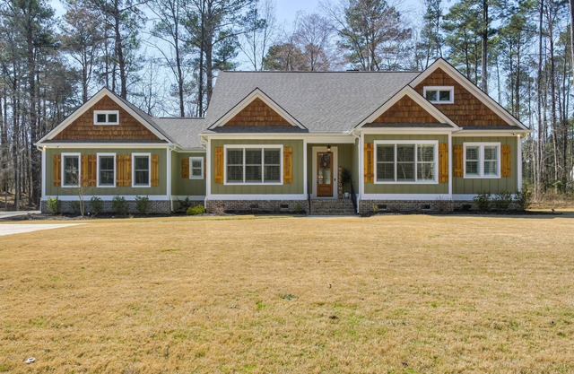 Charming 3-bedroom house in amazing Appling with outdoor kitchen, WiFi