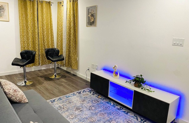 Charming 3-bedroom house in enchanting Houston with WiFi, AC