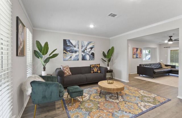 Charming 3-bedroom house in terrific Houston with AC, WiFi