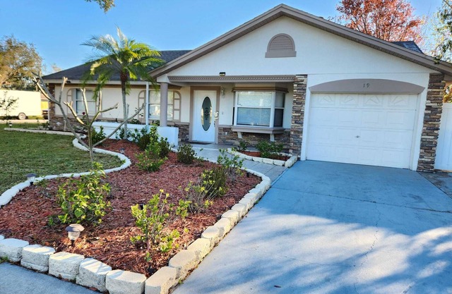 Charming 3-bedroom house with a Pool, AC, WiFi in awesome Orlando