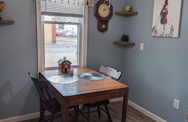 Charming 3-bedroom house in serene Sunbury with AC, WiFi