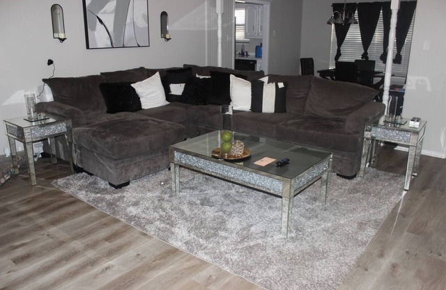 Charming 3-bedroom house in peaceful DeSoto with WiFi and AC