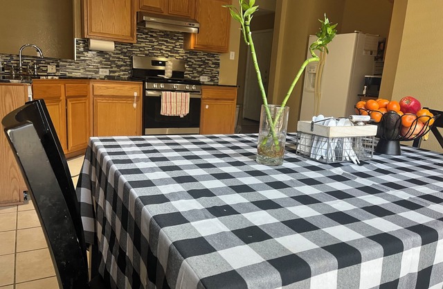 Charming 3-bedroom house with WiFi and fitness room in Hurst