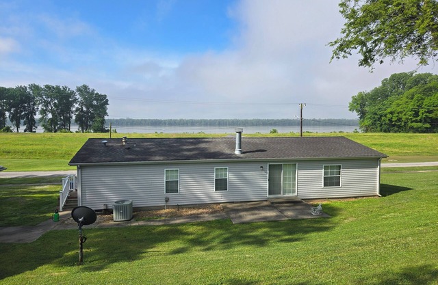 Charming 3-bedroom house with WiFi and AC in beautiful Joppa.