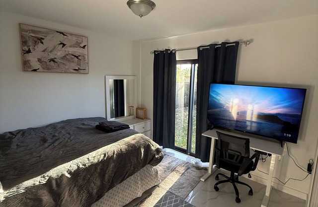 Charming 3-bedroom house in cool Miami with AC, WiFi