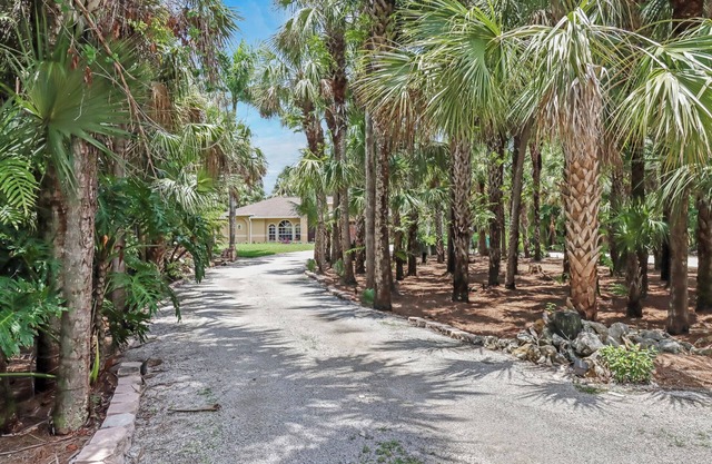 Charming 3-bedroom house with AC, WiFi in beautiful Naples