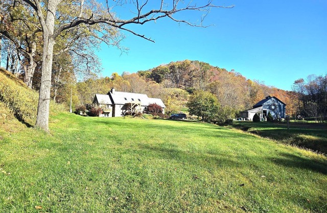 Charming 3-bedroom house on working farm in Salem, West Virginia,