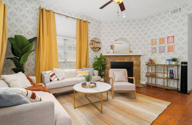 Charming 3-bedroom house with Pool, Backyard Lounge, Game room in welcoming Katy