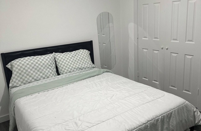 Charming 3-bedroom townhome with WiFi and AC in marvelous Houston