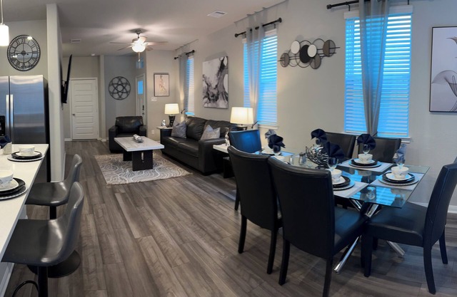 Charming 3-bedroom Townhome in League City on 96.