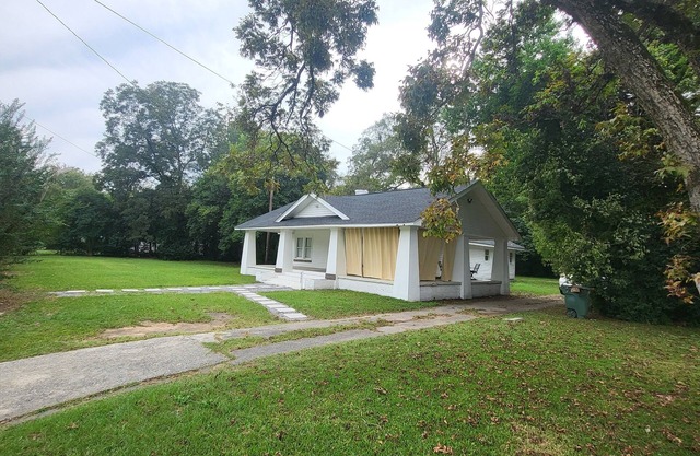 Charming 3-bedroom -Two bathrooms -15 minutes from Robins AFB