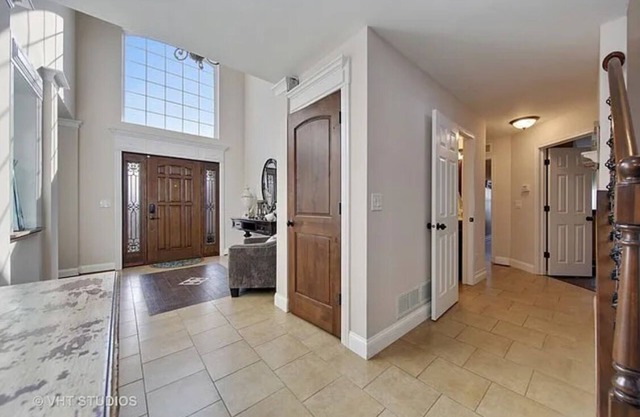 Charming 3-bedroom house in lovely Bolingbrook with AC, WiFi
