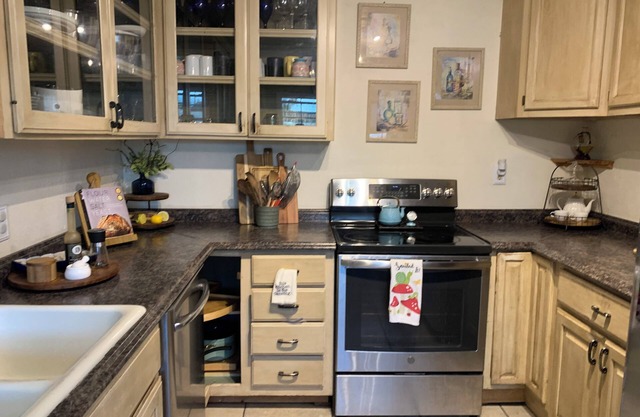 Charming 3-bedroom house with WiFi and AC in Crystal City, TX