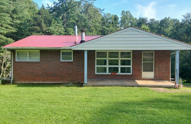 Charming 3-bedroom house in welcoming Martinsville with AC