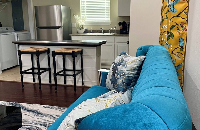 Charming 3-bedroom in wonderful New Orleans 10 mins to French Quarters