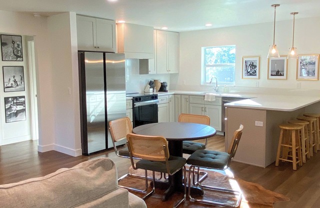 Charming 3 bedroom retreat in Peace River Shores just minutes to downtown
