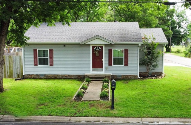 Charming 3-bedroom house with AC and WiFi in Russellville!