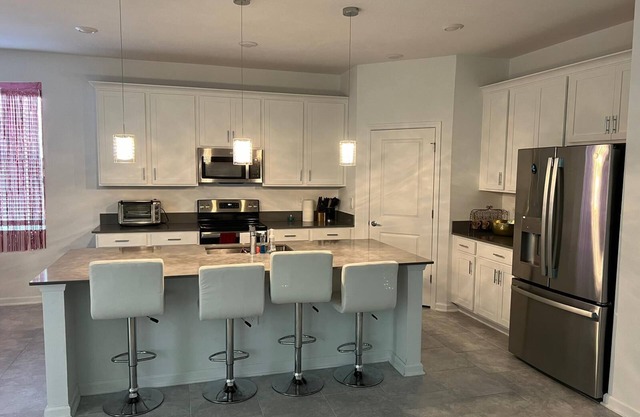 Charming 3-bedroom house in Saint Cloud with WiFi and AC