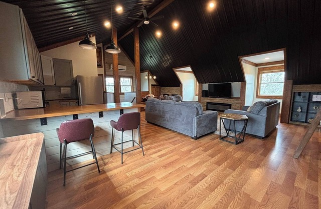 Charming 3-bedroom Loft on the Bourbon Trail.