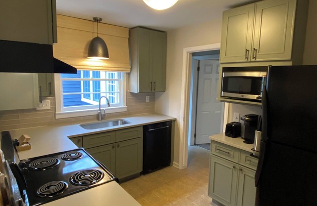 Charming 3-bedroom house with WiFi, in beautiful Silver Lake.