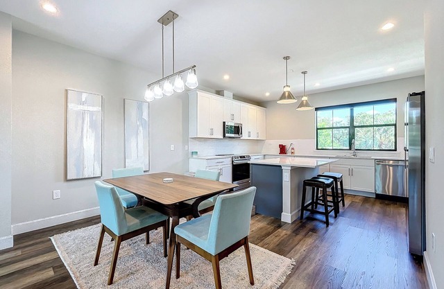 Charming 3-bedroom townhome with AC and WiFi in Winter Park