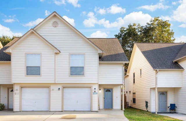 Charming 3 br Blue Door Townhome