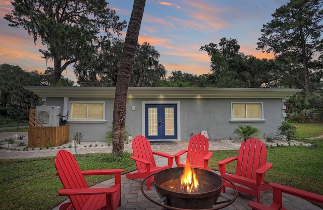 Charming 3bedroom house 8 minutes from Tybee and 12 minutes to riverfront