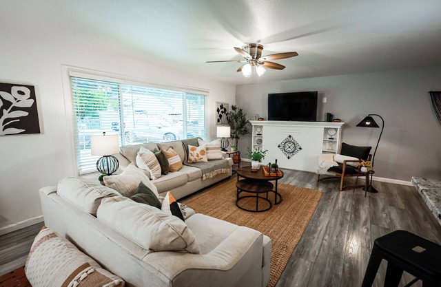 Charming 3BR/2BA West Sac Retreat w/Large Fenced Backyard