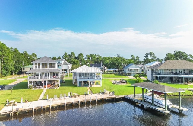 Charming 3BR River House w/Private Dock