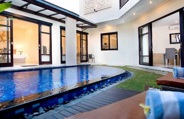 Charming 3BR Villa Located In Kuta - 3Min Drive To The Beach! W/Private Pool!