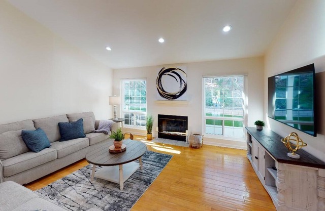 Charming 4 BD residential home in Woodland Hills