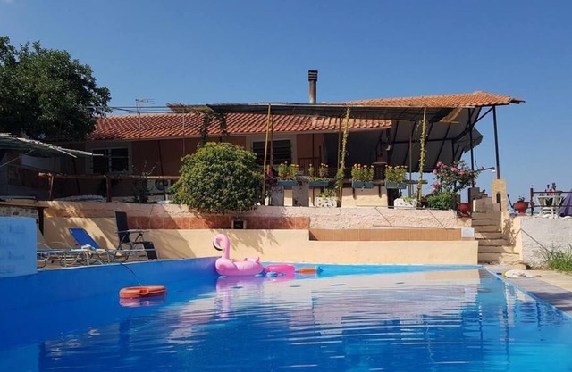Charming 4-Bed House in Pyrgetos