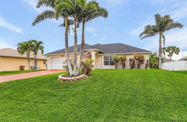 Charming 4 bedroom/2 bathroom pool home