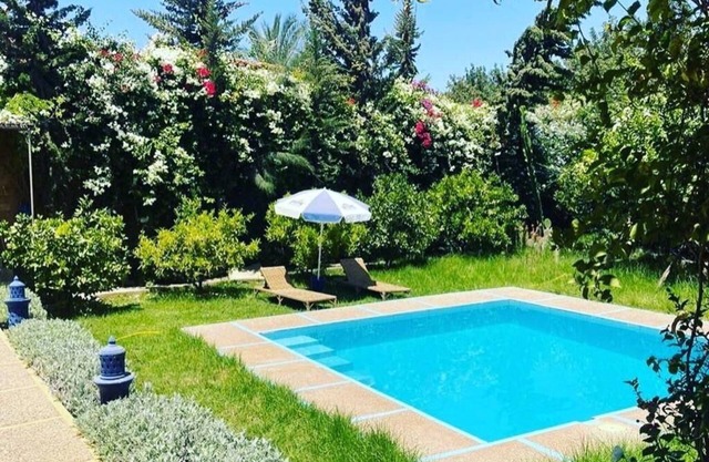 Charming 4-bedroom bed & breakfast in lovely Tiout with AC and Pool