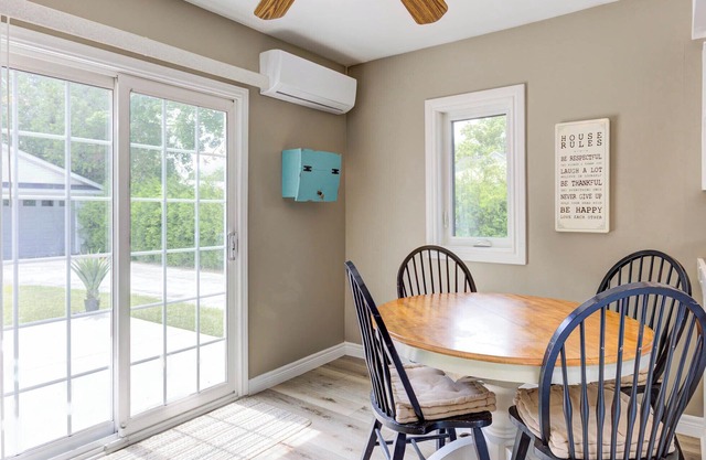 Charming 4-bedroom cottage with WiFi and AC in fabulous Southampton