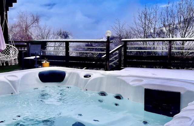 Charming 4-bedroom chalet in mountain vilage Les Clefs with private Hot Tub