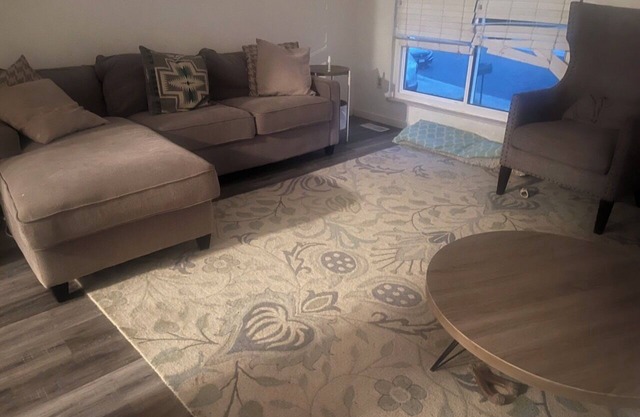 Charming 4-bedroom house in Lafayette with AC two rooms available