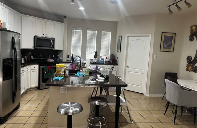 Charming 4-bedroom house in lovely Savannah! Savor Savannah