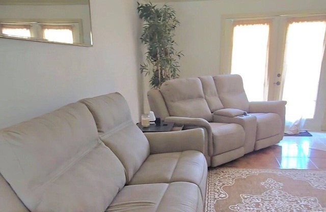 Charming 4-bedroom house with AC and private fenced backyard in Marrero