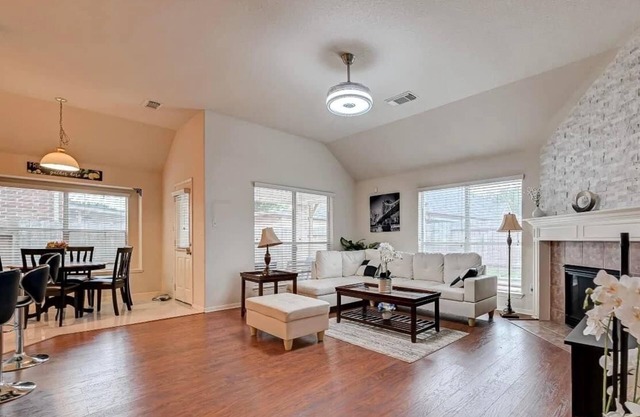 Charming 4-bedroom house with AC and WiFi in enjoyable Katy